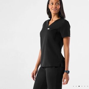 Figs Caterina One Pocket Scrub Top- Black